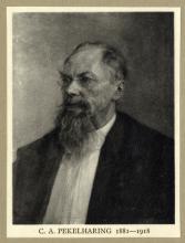  / collectie Het Utrechts Archief:  Portret van C.A. Pekelharing, geboren 1848, hoogleraar in de geneeskunde aan de Utrechtse hogeschool (1881-1918), overleden 1922. Borstbeeld links, in toga.